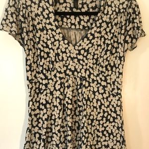 Banana Republic short sleeve top. Pussywillow/polka dot pattern, navy and cream